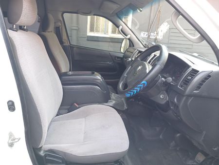 2019-Toyota-Quantum-25-D-4D-14-seat_7