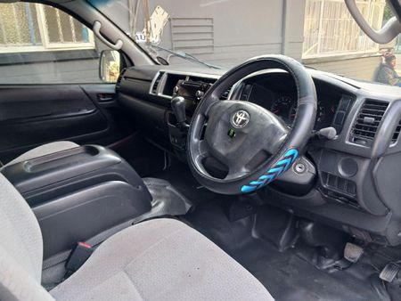 2019-Toyota-Quantum-25-D-4D-14-seat_8