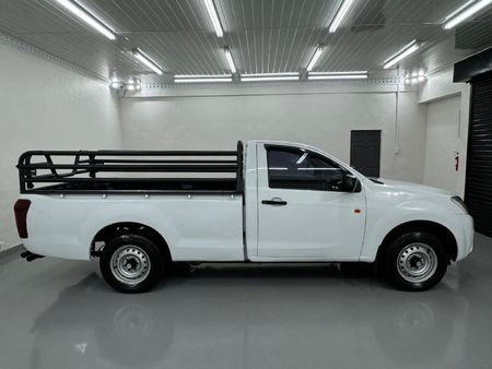 2014-Isuzu-KB-250_3