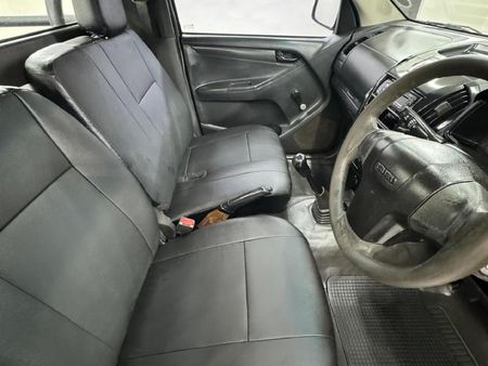2014-Isuzu-KB-250_6