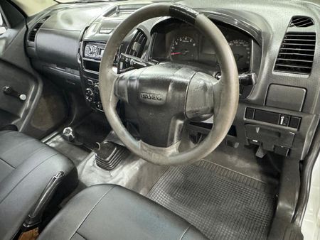 2014-Isuzu-KB-250_7