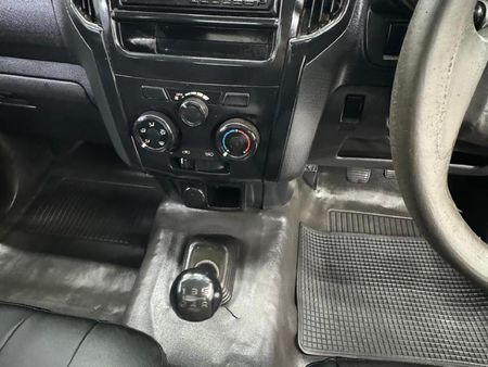 2014-Isuzu-KB-250_8