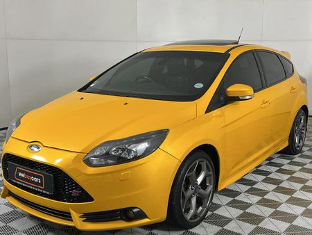 2014-Ford-Focus-20-GTDi-ST3-5-dr_0