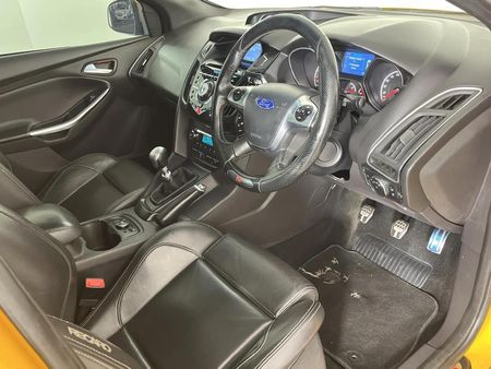 2014-Ford-Focus-20-GTDi-ST3-5-dr_9