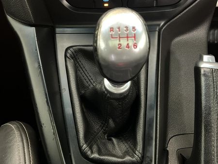 2014-Ford-Focus-20-GTDi-ST3-5-dr_10