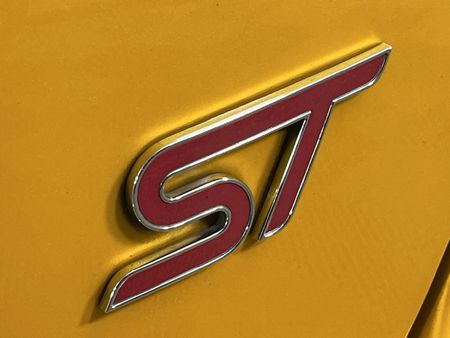 2014-Ford-Focus-20-GTDi-ST3-5-dr_11