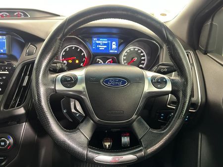 2014-Ford-Focus-20-GTDi-ST3-5-dr_12