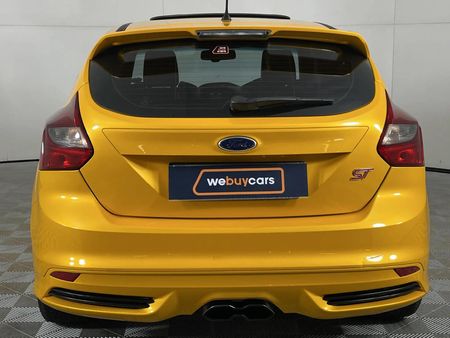 2014-Ford-Focus-20-GTDi-ST3-5-dr_17