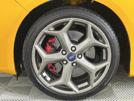 2014-Ford-Focus-20-GTDi-ST3-5-dr_4