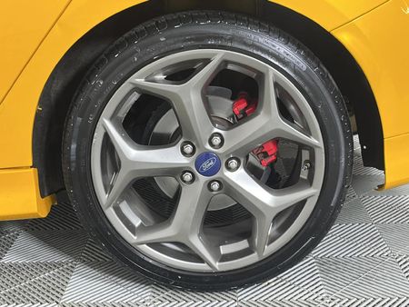 2014-Ford-Focus-20-GTDi-ST3-5-dr_6