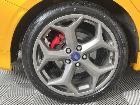 2014-Ford-Focus-20-GTDi-ST3-5-dr_7