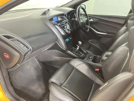 2014-Ford-Focus-20-GTDi-ST3-5-dr_8