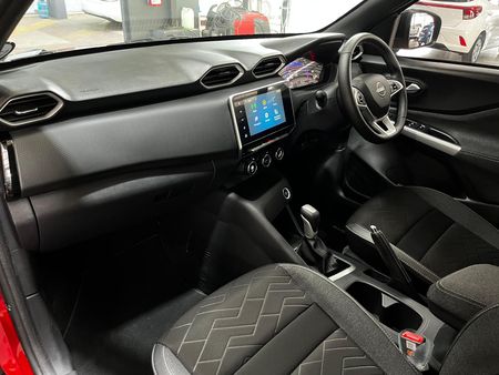 2024-Nissan-Magnite-10-Acenta-Plus-Auto_3