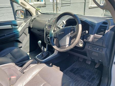2015-Isuzu-KB-300-D-Teq-LX-Double-Cab_9