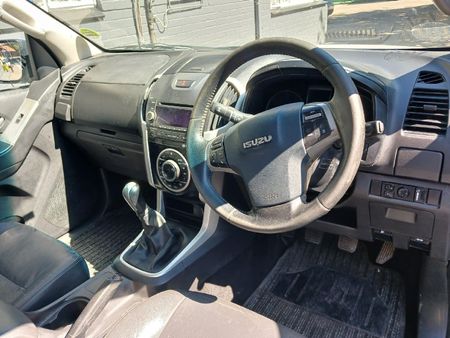 2015-Isuzu-KB-300-D-Teq-LX-Double-Cab_10