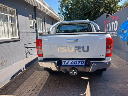 2015-Isuzu-KB-300-D-Teq-LX-Double-Cab_4