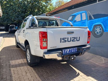 2015-Isuzu-KB-300-D-Teq-LX-Double-Cab_5