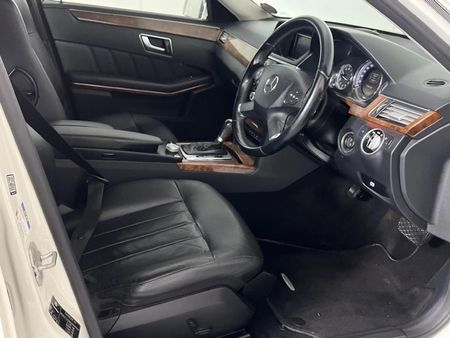 2012-Mercedes-Benz-E-Class-E-200-CGI-BE-Avantgarde_9