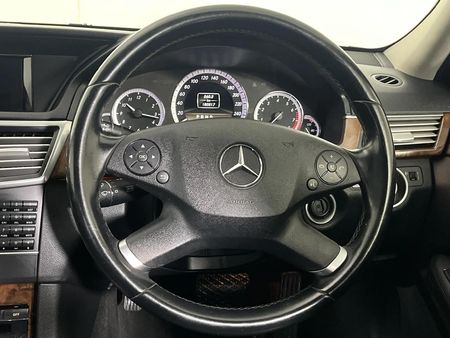 2012-Mercedes-Benz-E-Class-E-200-CGI-BE-Avantgarde_12
