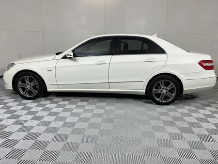 2012-Mercedes-Benz-E-Class-E-200-CGI-BE-Avantgarde_17