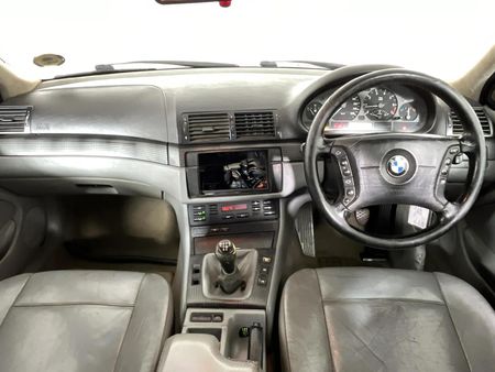 2004-BMW-3-Series-318i_1