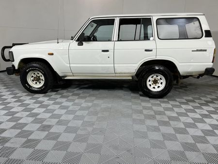 1988-Toyota-Land-Cruiser-FJ60-D-DLX-Station-Wagon_13