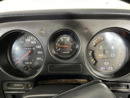 1988-Toyota-Land-Cruiser-FJ60-D-DLX-Station-Wagon_2