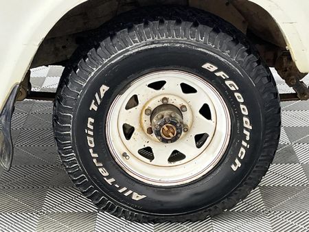 1988-Toyota-Land-Cruiser-FJ60-D-DLX-Station-Wagon_3