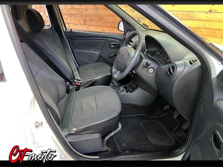 2019-Nissan-NP200-16_9
