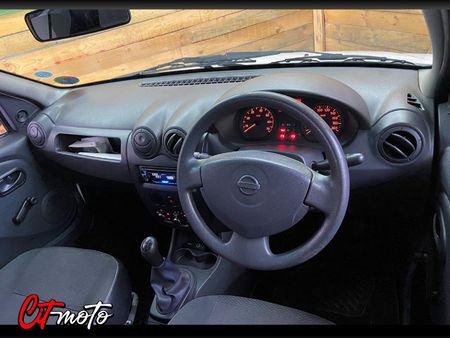 2019-Nissan-NP200-16_11