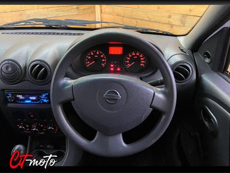2019-Nissan-NP200-16_12