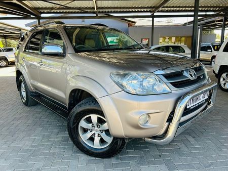 2007-Toyota-Fortuner-40-V6-Raised-Body_0