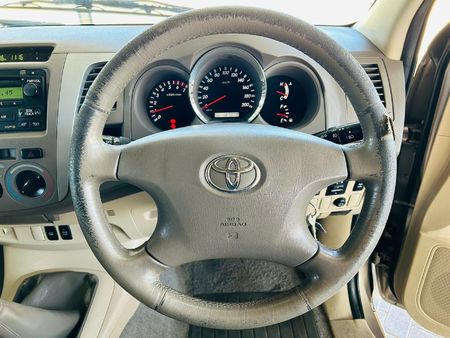 2007-Toyota-Fortuner-40-V6-Raised-Body_9