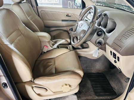 2007-Toyota-Fortuner-40-V6-Raised-Body_12
