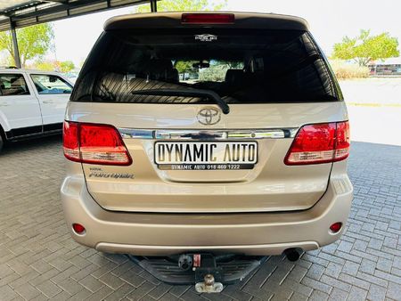 2007-Toyota-Fortuner-40-V6-Raised-Body_4