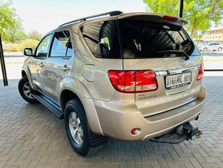 2007-Toyota-Fortuner-40-V6-Raised-Body_5