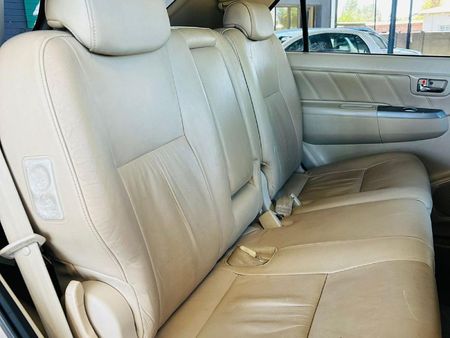 2007-Toyota-Fortuner-40-V6-Raised-Body_6