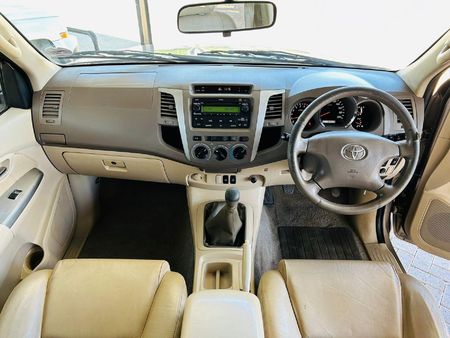 2007-Toyota-Fortuner-40-V6-Raised-Body_7