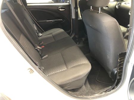 2018-Toyota-Etios-Cross-15-XS-5-dr_10