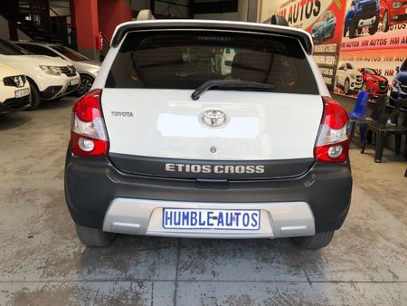 2018-Toyota-Etios-Cross-15-XS-5-dr_3
