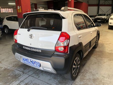 2018-Toyota-Etios-Cross-15-XS-5-dr_4