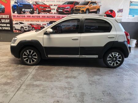 2018-Toyota-Etios-Cross-15-XS-5-dr_6