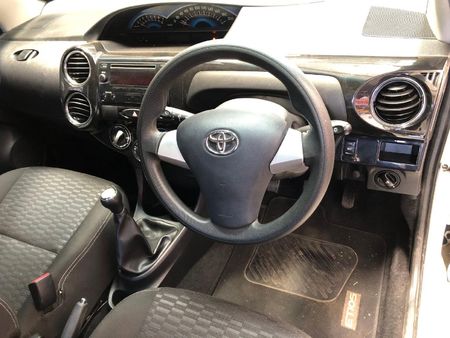 2018-Toyota-Etios-Cross-15-XS-5-dr_7
