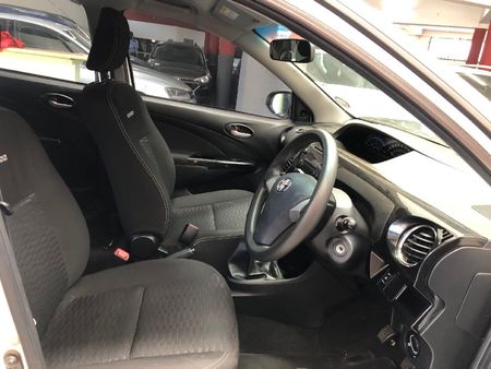 2018-Toyota-Etios-Cross-15-XS-5-dr_8