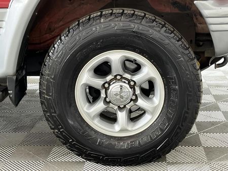 2000-Mitsubishi-Pajero-35-GLS_3