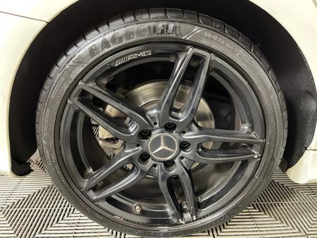 2017-Mercedes-Benz-CLA-220d-AMG-Auto_5