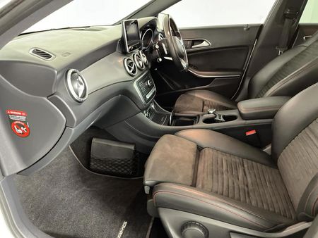2017-Mercedes-Benz-CLA-220d-AMG-Auto_7