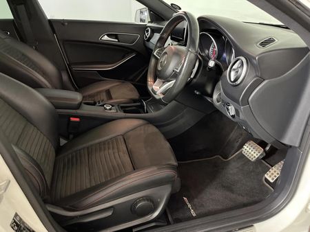 2017-Mercedes-Benz-CLA-220d-AMG-Auto_8