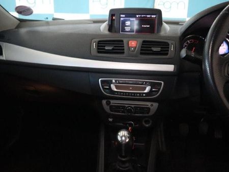 2015-Renault-Fluence-20-Dynamique_10