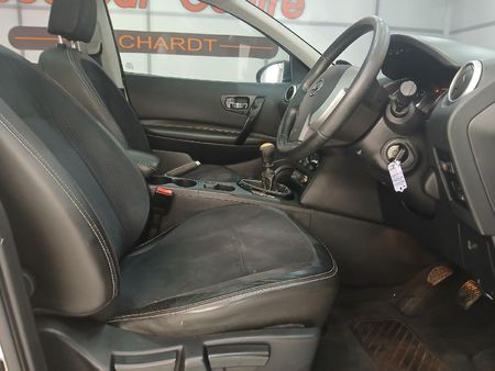 2013-Nissan-Qashqai-15-dCi-Acenta_6